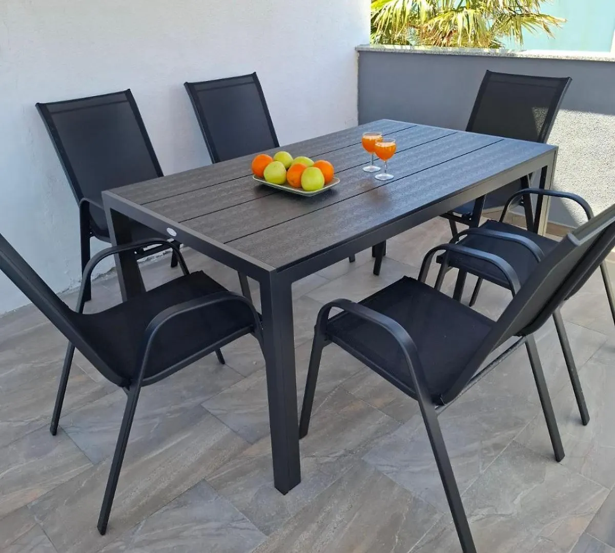 Palm Tree Apartment 2 Nin