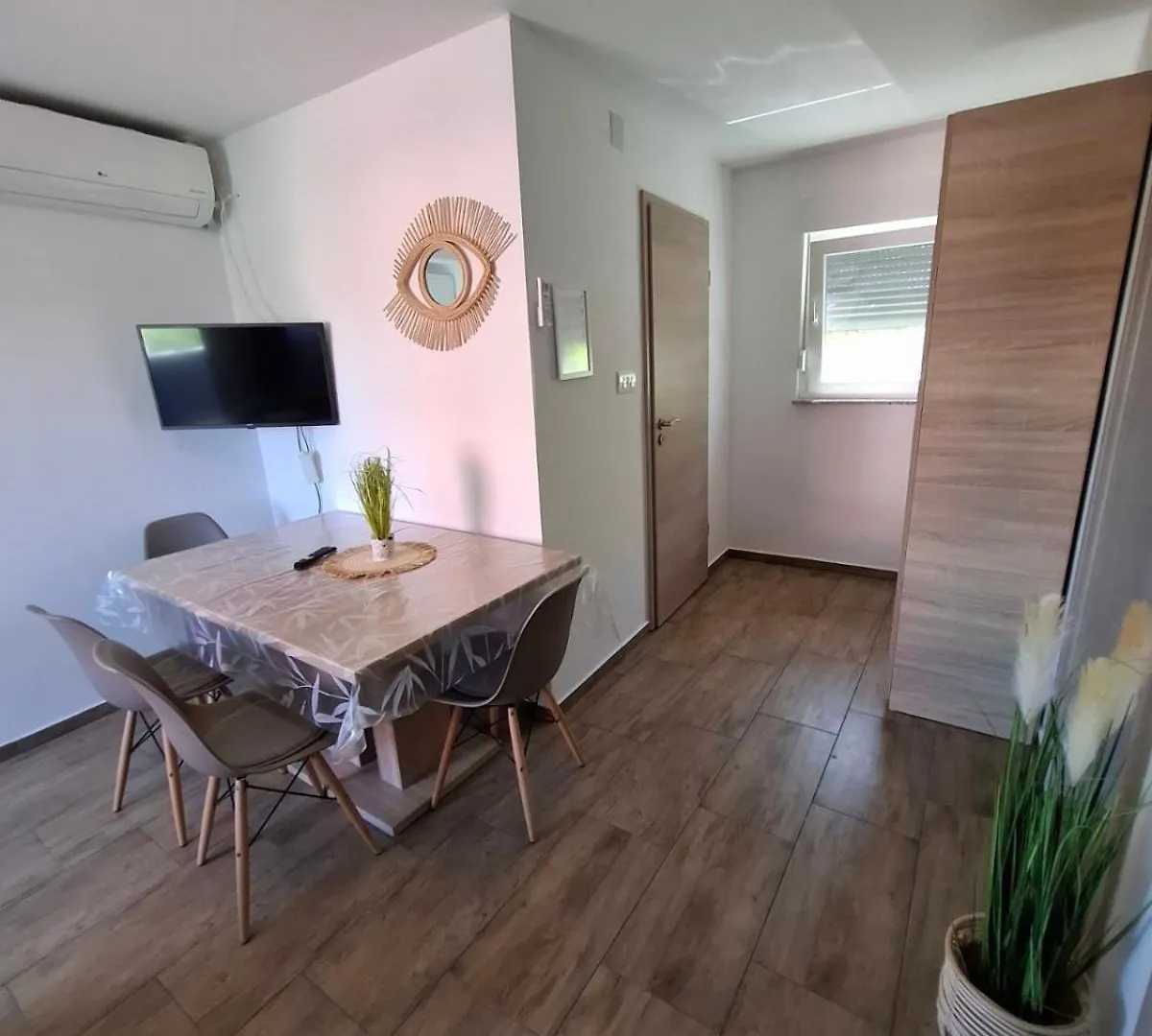 Palm Tree Apartment 2 Nin